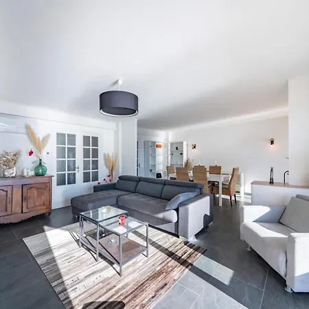 Wonderful 2 Bedroom Apartment With Sea View